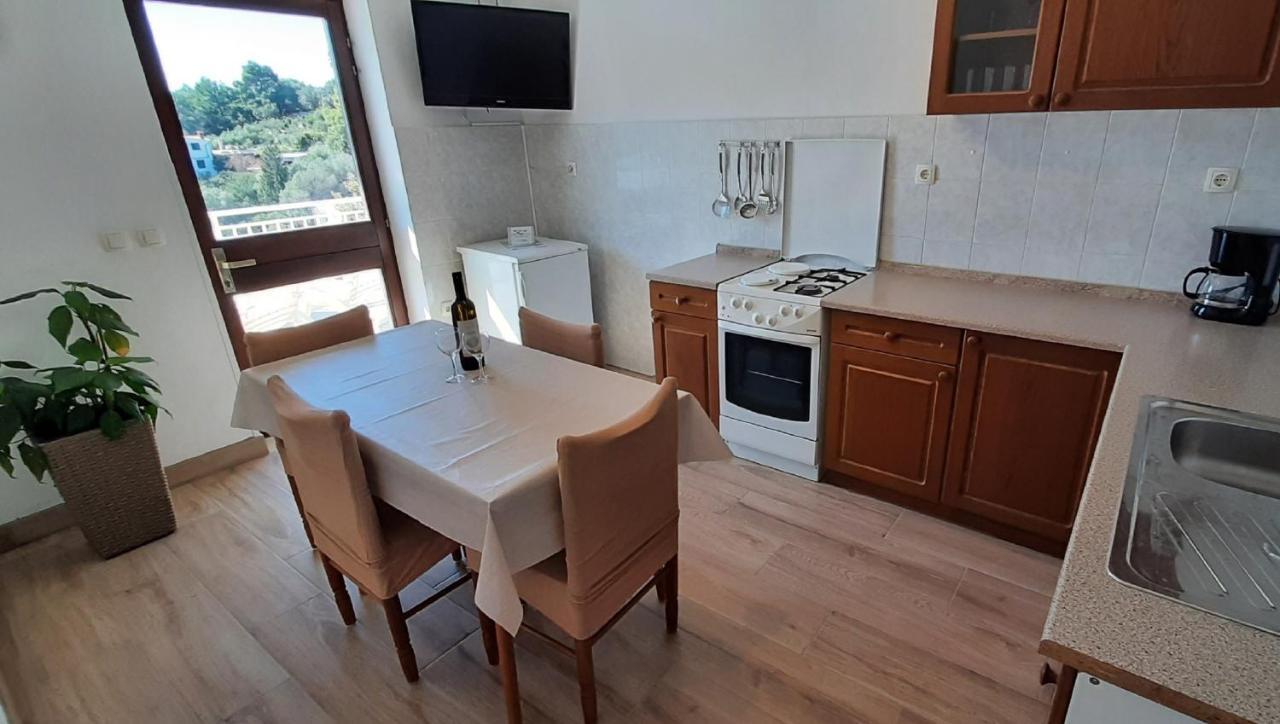 Apartment Classic Zrnovo Esterno foto