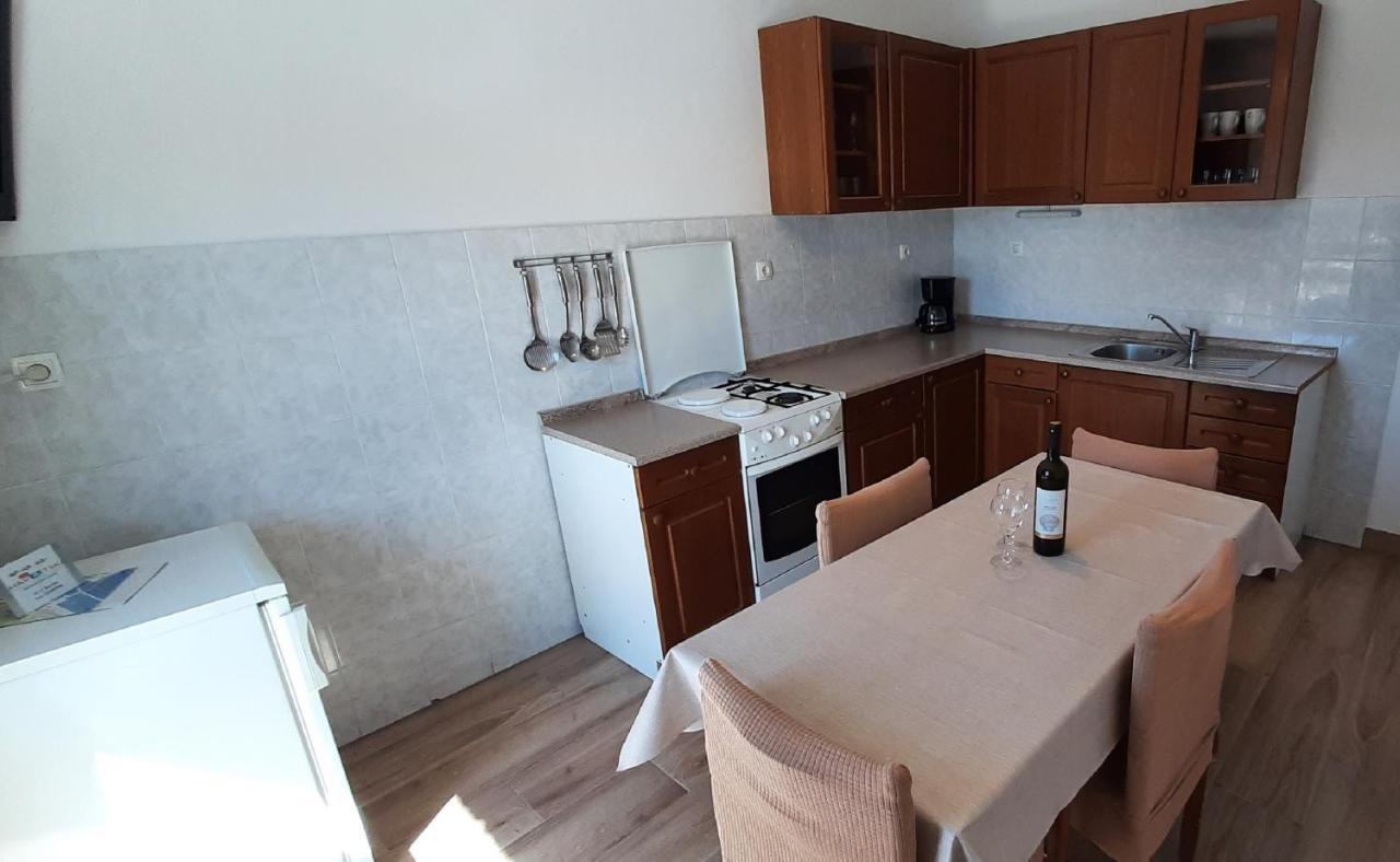 Apartment Classic Zrnovo Esterno foto